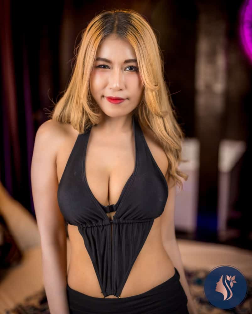 Suzy massage therapist Aya Bangkok massage