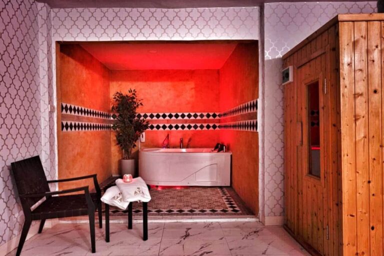 vip room jacuzzi