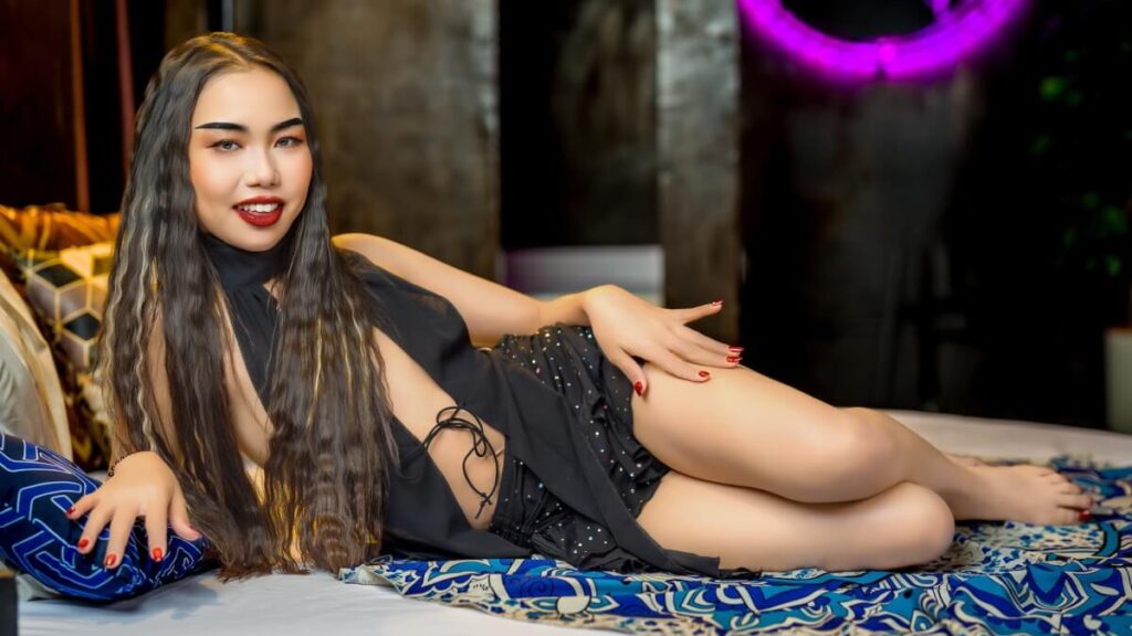Four hands masseuse Aya bangkok